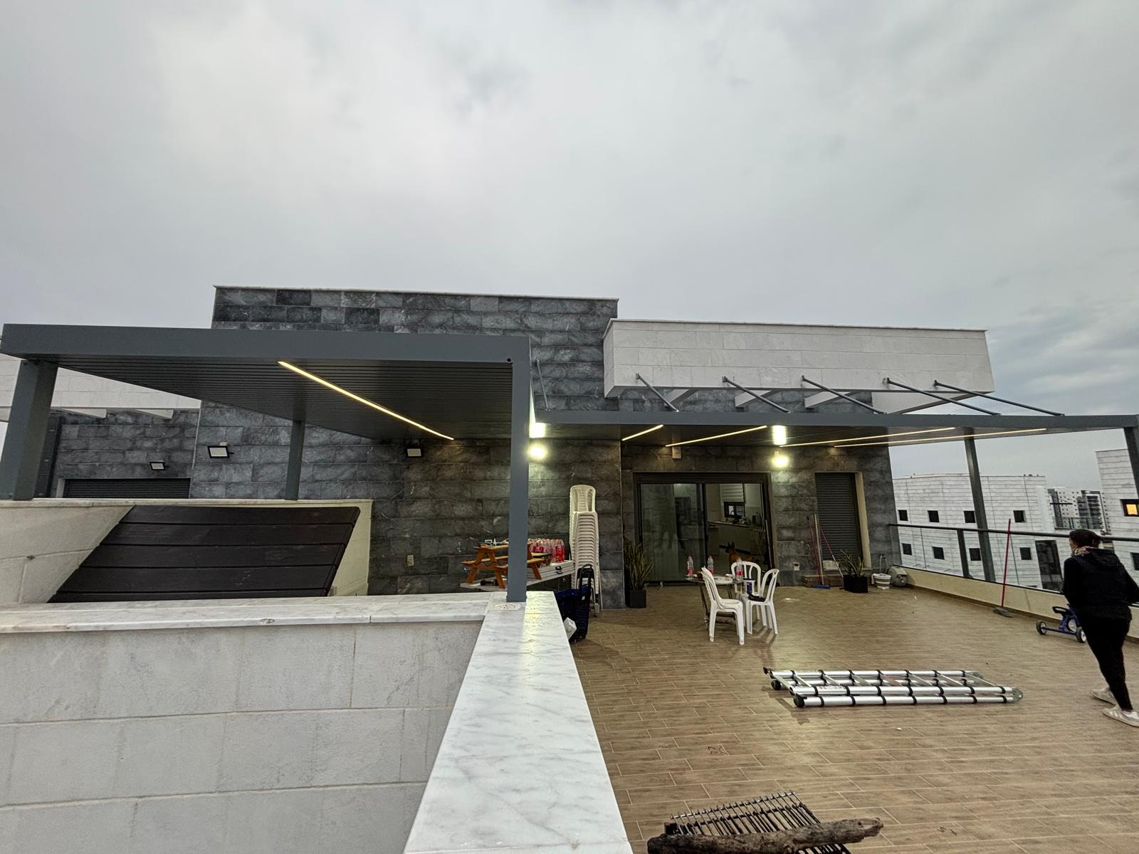 פרגולה כפולה לגג עם תאורת לד